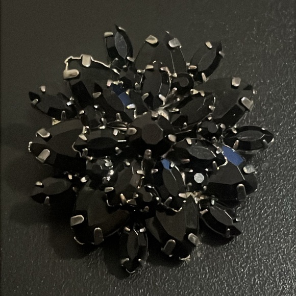 Vintage Mid Century Black Rhinestone 3D Flower StarBurst Brooch - Picture 4 of 6